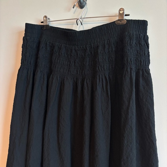 A New Day Black Smocked Pleated Midi Skirt XXL Elastic Waist Bohemian Vacation - Picture 4 of 6